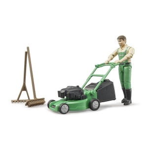 FIGURKA OGRODNIKA Z KOSIARKĄ I AKCESORIAMI, BRUDER