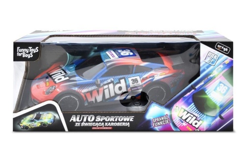 Auto sportowe ze świecącą karoserią, Artyk